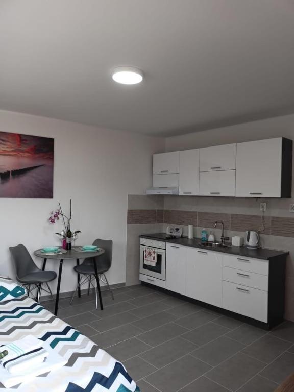 Appartamento Studio apartman Maria Kaštela Esterno foto